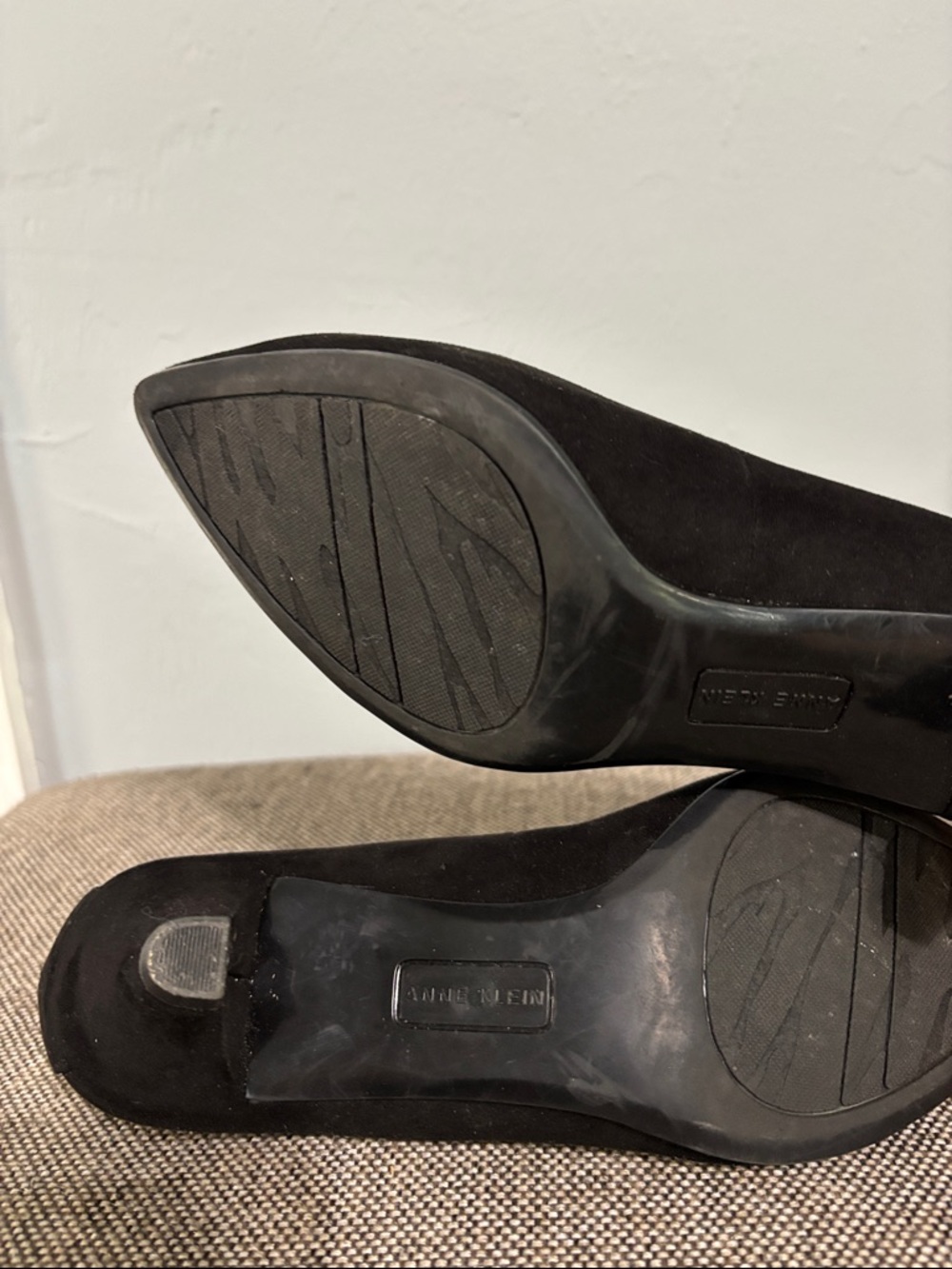 Anne Klein Medley black suede like kitten heel pumps, size 6 1/2M - Picture 8 of 11
